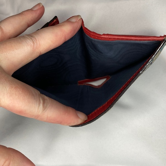 Gucci GG supreme bloom wallet blue, and white floral red interior with COA - Picture 5 of 11